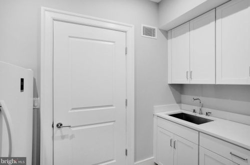 420 3rd St, Washington DC  20003-1930 exterior