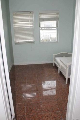 39 Waldinger St, Valley Stream NY 11580-3806 exterior