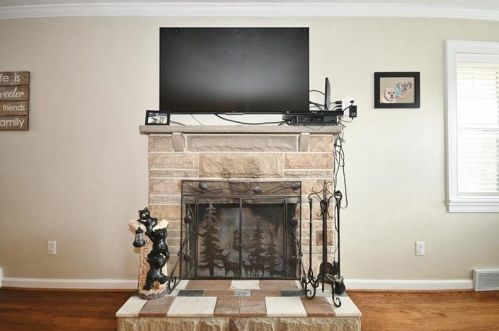 1905 Berkwood Dr, Pittsburgh PA 15243-1517 exterior