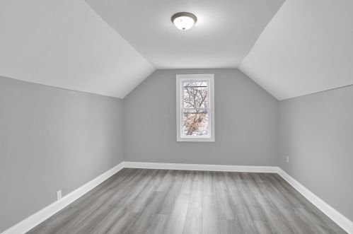 9329 Luella Ave, Chicago IL 60617-3930 exterior