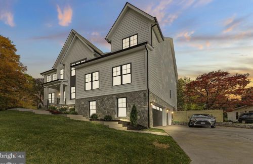 1327 Mayflower Dr, Mc Lean VA 22101-3405 exterior