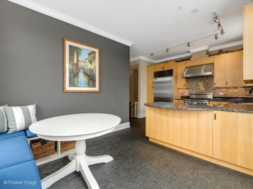 4103 Southport Ave, Chicago IL 60657-1437 exterior