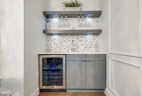 30 Mount Pleasant Pkwy, Livingston NJ  07039-2821 exterior