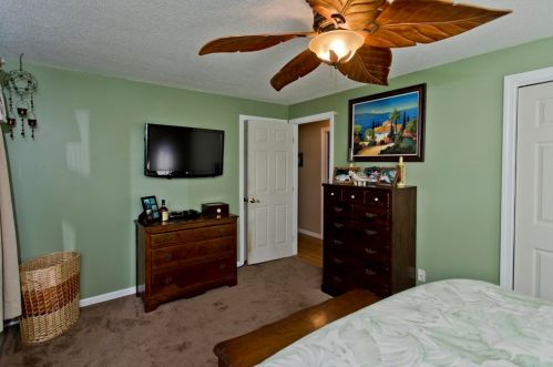 64 Spruceland Rd, Enfield CT 06082-2368 exterior