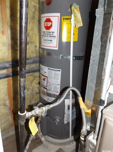 7955 Linton Dr, Taylorsville UT 84088-7617 exterior