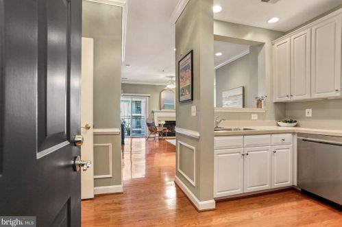 1321 Adams Ct, Arlington, VA 22201-5895