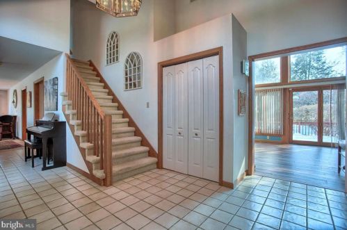 409 Dart Dr, Hanover PA 17331-1327 exterior