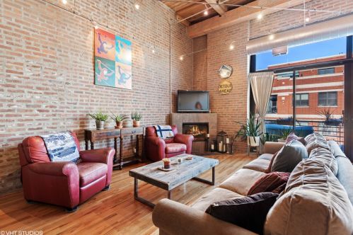 2735 Armitage Ave, Chicago, IL 60647-4235