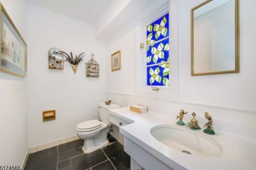 17 Coddington Ter, Livingston NJ 07039-3632 exterior