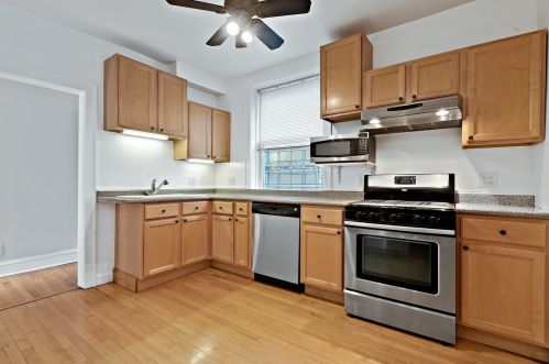 2219 Rosemont Ave, Chicago IL 60659-2195 exterior