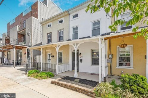 377 Martin St, Philadelphia, PA 19128-4842