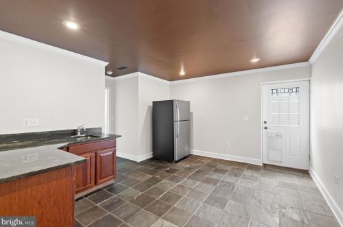 2415 2nd St, Arlington VA  22204-2011 exterior