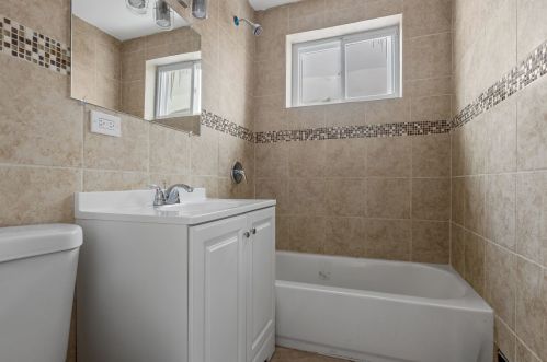 12537 Winchester Ave, Chicago IL 60827-5607 exterior