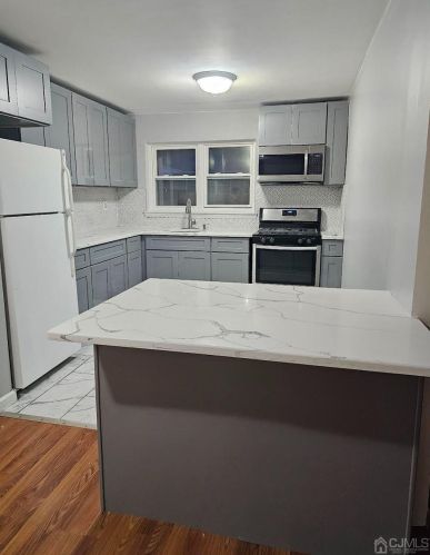 32 Woodedge Ave, Edison NJ exterior