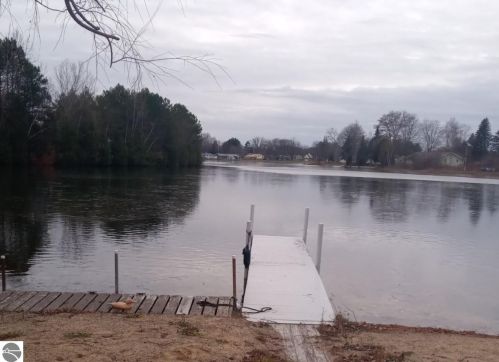 740 Witbeck Dr, Clare MI 48617-9721 exterior