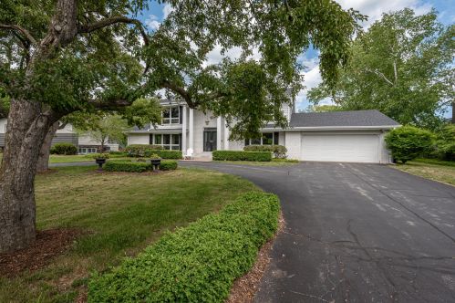 9456 Broadmoor Rd, Milwaukee, WI 53217-1309