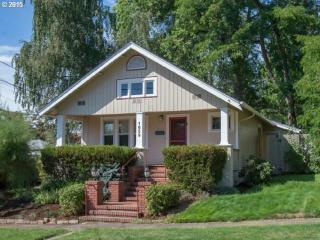 1659 23rd Ave, Eugene OR  97403-1798 exterior