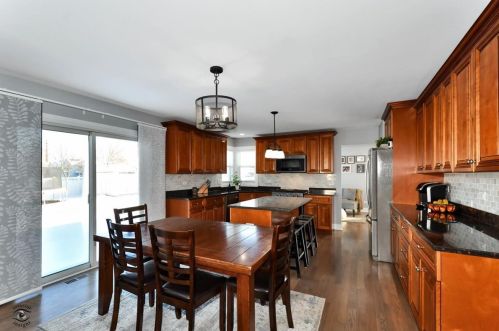 1220 Dauphin Dr, Joliet IL 60431-5397 exterior