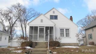 627 12th St, Pekin, IL 61554-4933