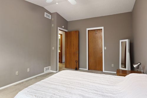 204 Ridgewood Dr, Chaska MN 55318 exterior