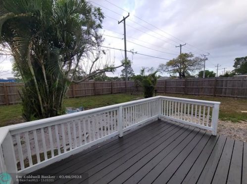 364 Airoso Blvd, Fort Pierce FL  34983-2029 exterior