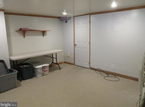 350 Krams Ave, Philadelphia PA 19128-4733 exterior