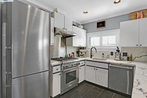 1460 Bancroft Way, Berkeley CA 94703-1759 exterior