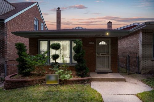 9151 Merrill Ave, Chicago, IL 60617-3830