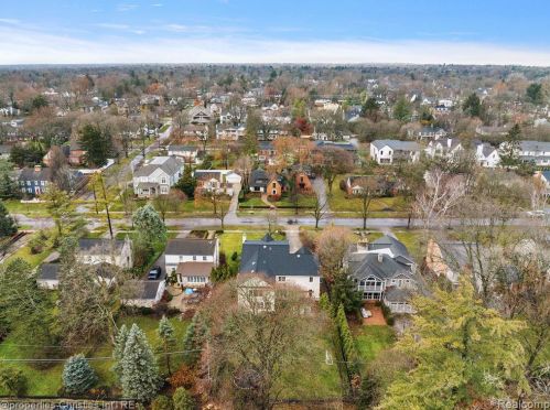 1174 Lakeside Dr, Bham MI 48009-1381 exterior