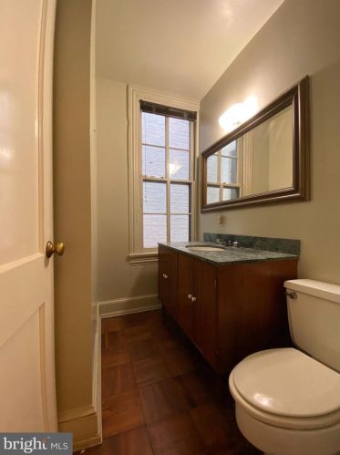 802 A St, Washington DC  20003-1340 exterior