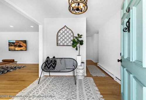 284 Pelican Rd, Middletown NJ 07748-3040 exterior