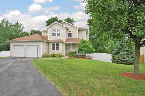 7 Rockcrest Pl, Poughkeepsie, NY 12603-5687