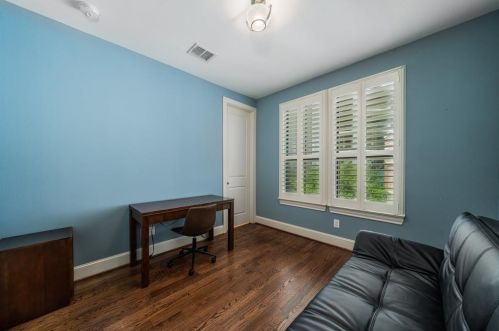 2111 Canton St, Dallas TX 75226-1621 exterior