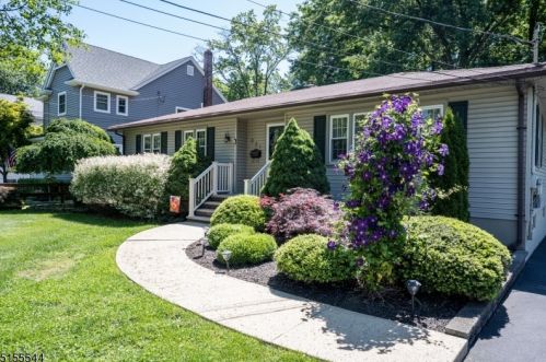 221 Stoughton Ave, Cranford, NJ 07016-2858