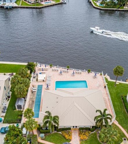 650 Snug Harbor Dr, Boynton Beach FL 33435-6167 exterior