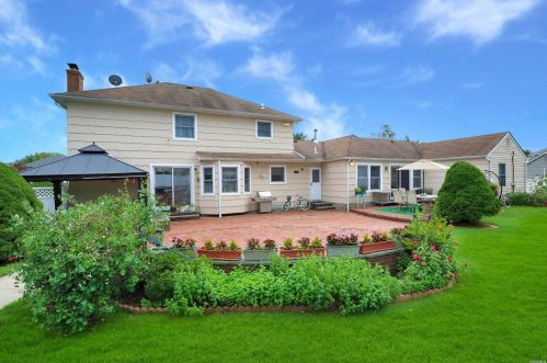 10 Dunlop Ct, Commack NY 11725-1773 exterior