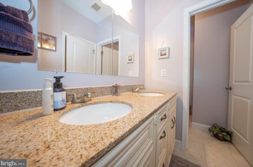 1505 Dickinson St, Philadelphia PA 19146-4830 exterior