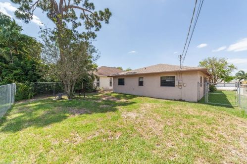 724 92 Ave, Naples FL 34108-2433 exterior