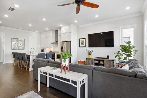 1823 La Dawn Ln, Atlanta, GA 30318-2016