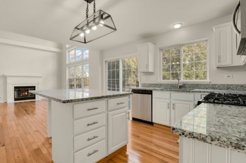 1715 Vlg Ct, Bull Valley IL 60014-2010 exterior