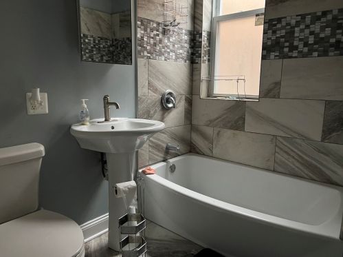 6047 Peoria St, Chicago IL 60621-2031 exterior