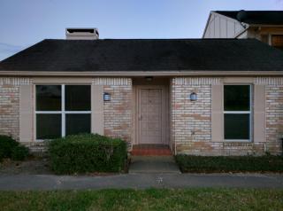 6467 Creekbend Dr, Houston TX  77096-5624 exterior
