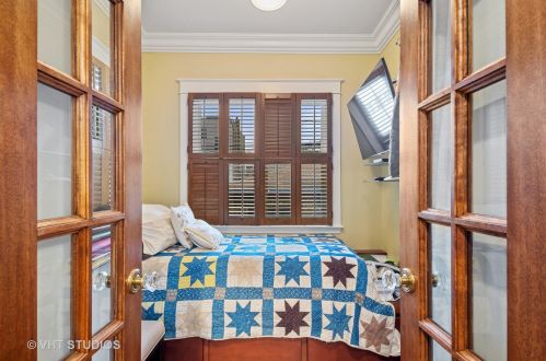 1318 Thorndale Ave, Chicago IL 60631-2287 exterior