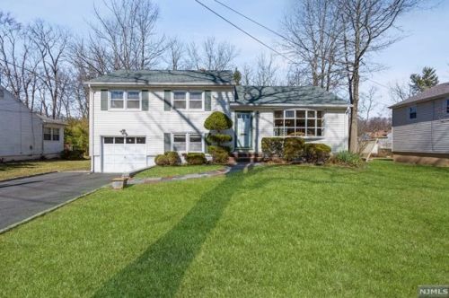 22 Mcclellan Ave, Livingston NJ  07039-1304 exterior