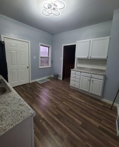 1900 30, Milwaukee WI 53215-2129 exterior