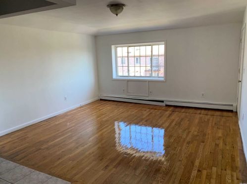 3937 Secor Ave, Bronx NY 10466-2412 exterior