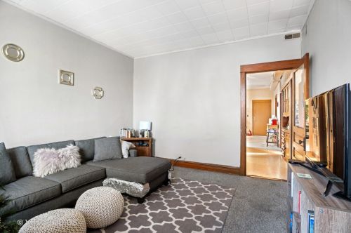 2036 Hoyne Ave, Chicago IL 60643-3308 exterior