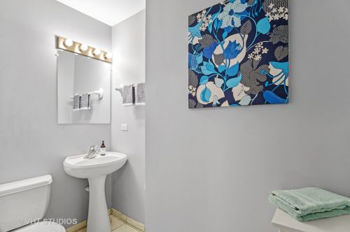 1453 Rascher Ave, Chicago IL  60640-1205 exterior