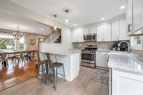 14 Laurel Ln, Commack NY 11725-4110 exterior