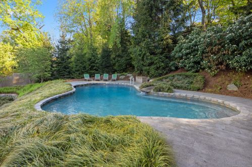 19 Pequot Trl, Westport CT 06880-2929 exterior